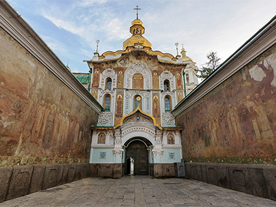 lavra nadbramna church kyiv